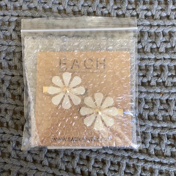 Fan Fit Fun EACH Flower Barrette Set. NWT - Picture 4 of 4